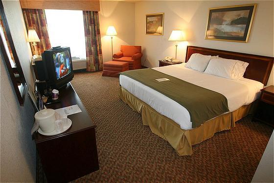 Holiday Inn Express & Suites - Worthington, An Ihg Hotel Room photo